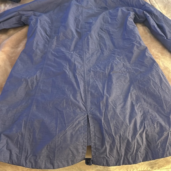North face rain jacket - Picture 4 of 5